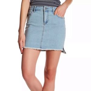 MELROSE & MARKET ✨NWT✨ Denim Frayed Jean Skirt